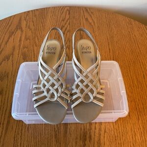 Ladies Impo Stretch Sandals in Tan. Size 9.5